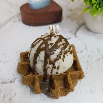 Waffle with ice cream Candle